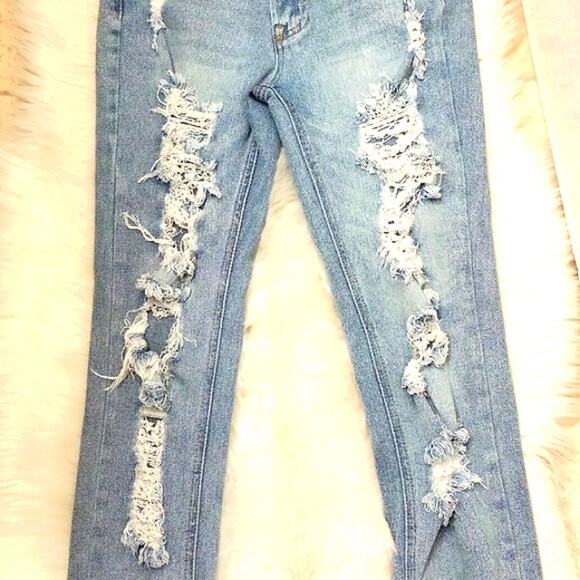Almost Famous Distressed Boyfriend Jeans Sz 0 Lt Blue Bohemian Festival Thrashed - Picture 6 of 12
